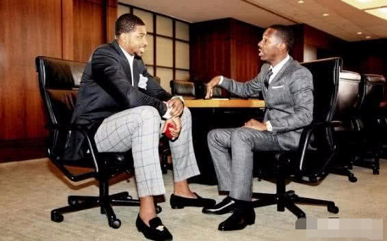 [勒布朗·詹姆斯]作为詹姆斯的经纪人，里奇保罗一年能从詹姆斯身上赚到多少钱呢？