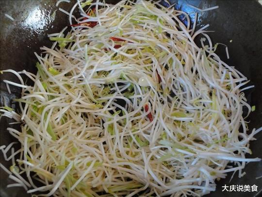豆芽|炒绿豆芽，放醋的顺序很重要！很多人都弄错，豆芽容易出水不酸脆