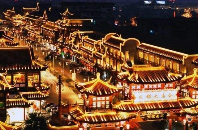 重庆@我国从不宰客的城市，适合穷游而且消费不高，游客去过一次还想去