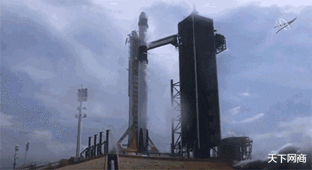 SpaceX▲马斯克上演陪跑逆袭！刚把人类送入太空的SpaceX牛在哪