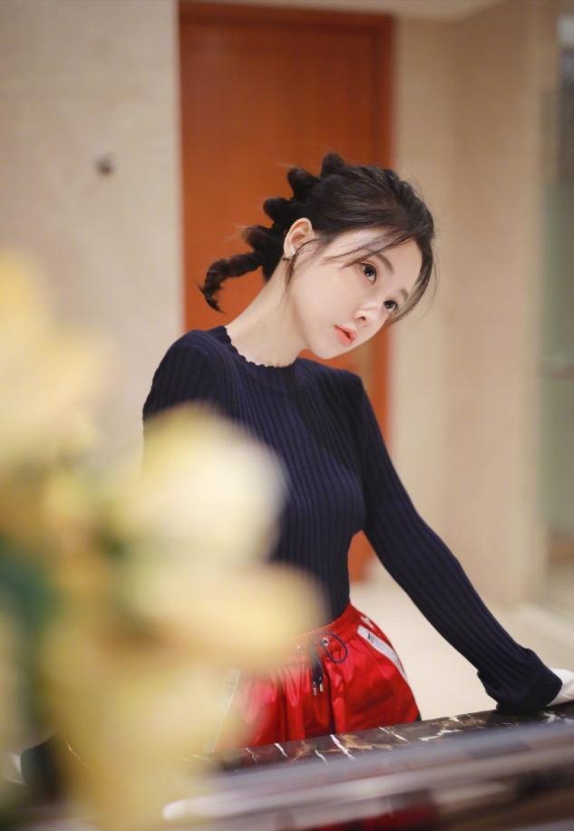 『冯提莫』坐实\工作狂\称号，冯提莫刚复工就上热门综艺，新歌首发太给力