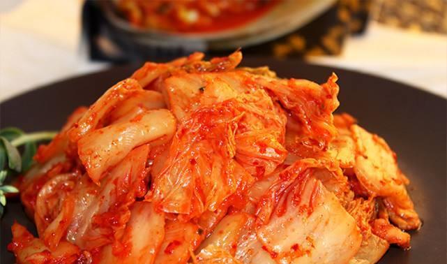 『辣白菜』这道菜是“天然泻药”，每天晚餐都吃它，不仅美食还没大肚腩