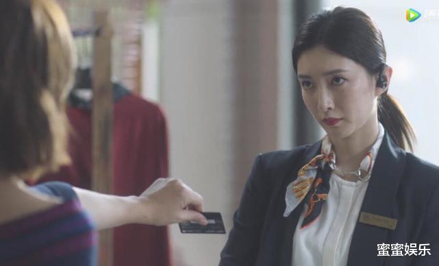 关晓彤|三十而已：王漫妮提分手，连最后的体面都没有，关晓彤来串戏助攻