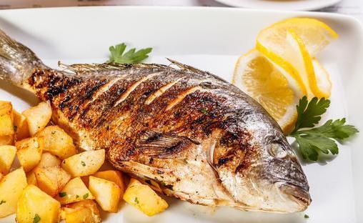 白鲢|网评最难吃的5种淡水鱼，清道夫上榜，你吃过哪几种？