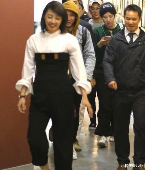 『白百何』把自己胖成孕妇的白百何，满脸打针痕迹肿成发面馒头，落魄样子不忍直视