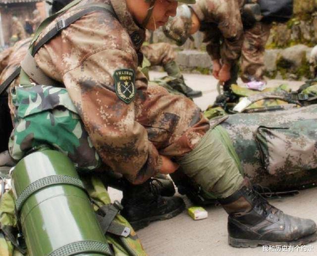 大红袍|绑腿向来是八路军的传统，为何后来取消了？抗美援朝的教训很沉重