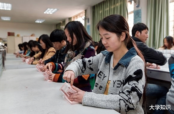 护士|高考分数不够的同学别慌，当你被调剂到这5个专业，铁饭碗稳了！