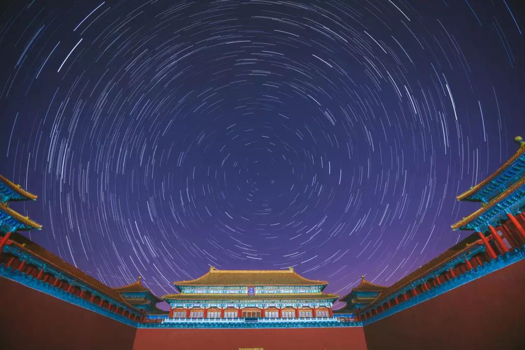 全网爆火的故宫雪景图和猫，是她拍下的。