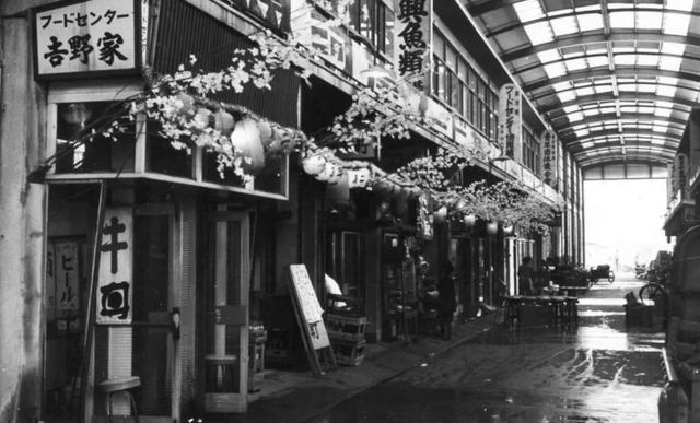 五花肉|吉野家败退，一碗牛肉饭满足不了孤独的美食家