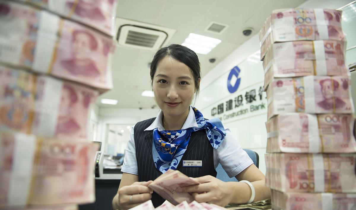 #利息#有20万存款，别再乖乖存定期了！银行一线员工：这样存利息近万元