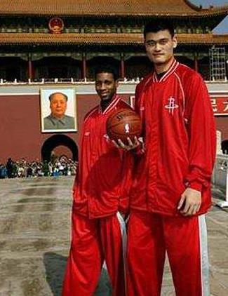 刘德华|明星在天安门的老照片, 看到刘德华的照片后,引起了网友的热议!