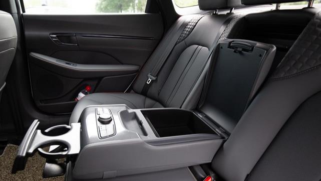 大众帕萨特|全新“中国特供”上市，长近5米油耗5.6，仅16万起，帕萨特买早了