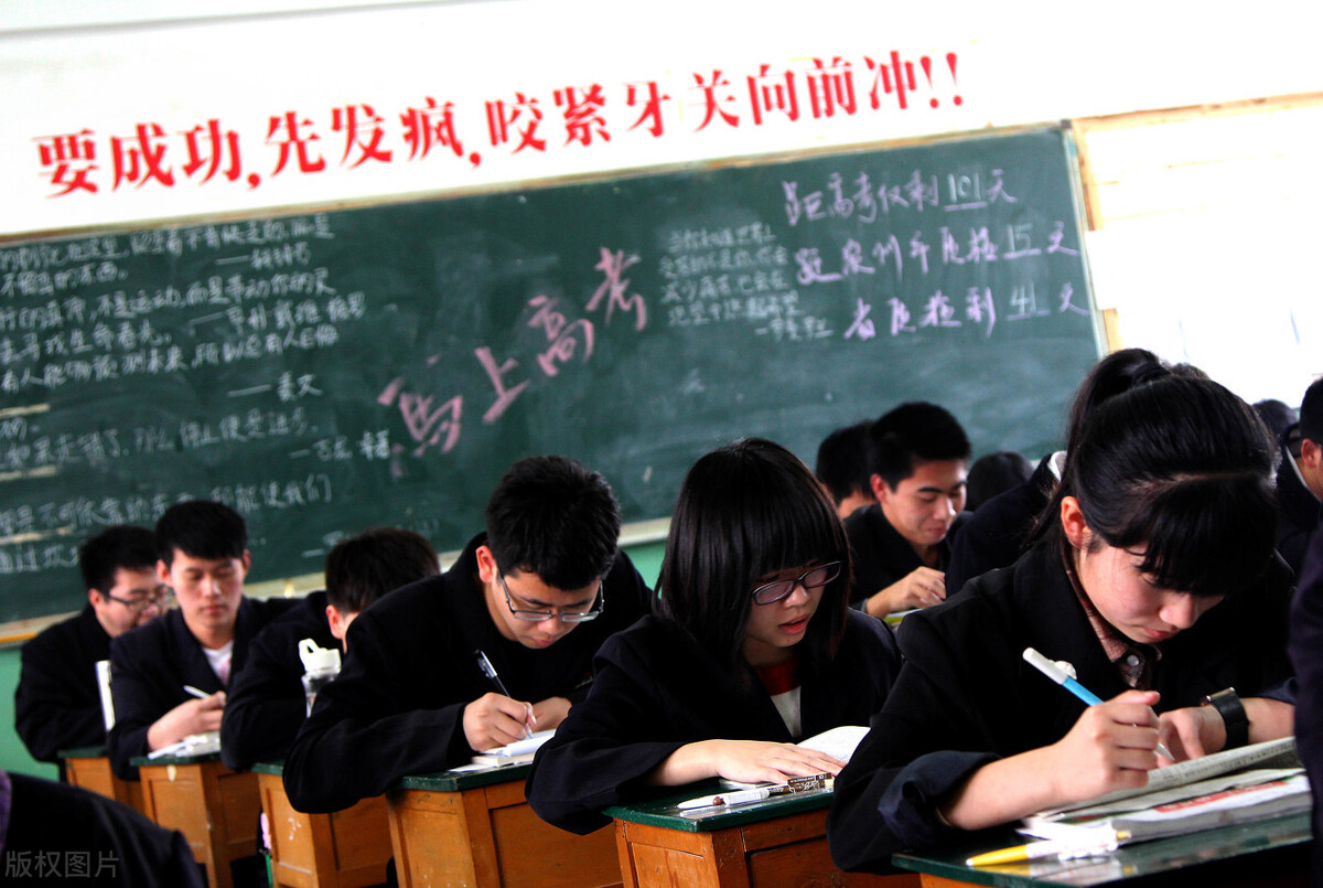大学|高中班主任忠告，高中三年，坚持这3个学习习惯，成绩提高很容易
