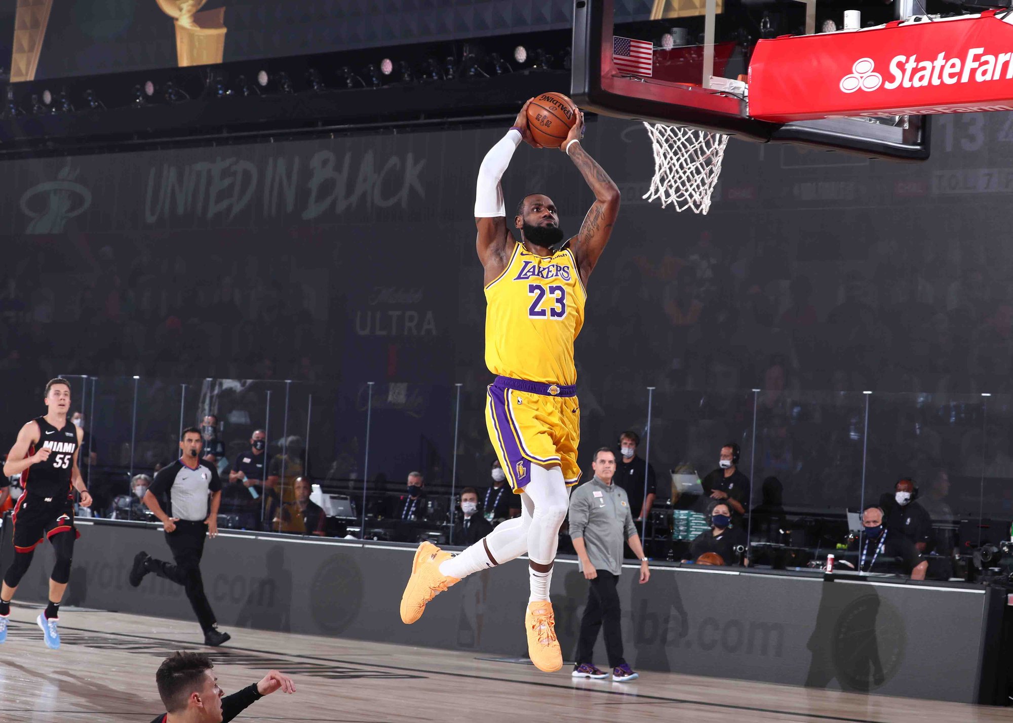 勒布朗·詹姆斯|季后赛49轮系列赛，詹姆斯只输了10次，但有6次在总决赛