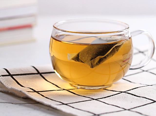 #肾衰竭#肾衰竭刚“萌芽”时,面部常有4个表现,别硬扛,拖成尿毒症