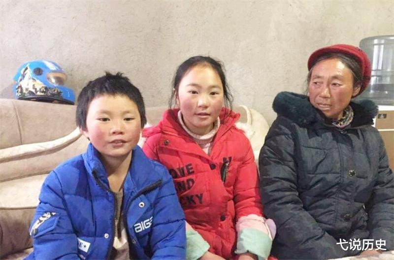 弋说历史|2年前，那个走4.5公里山路上学，满头冰花的男孩，他现状如何？