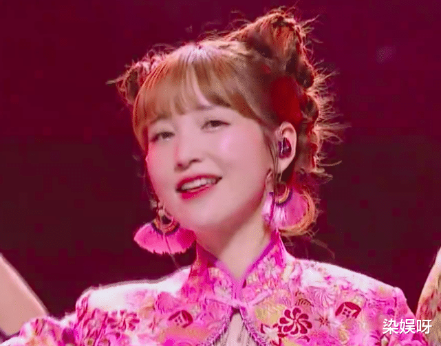 金莎|张萌舞台事故表现淡定，金莎舞台事故却处理慌乱，被淘汰在所难免