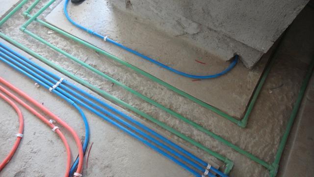 ：装修工人电路布线如果没按这标准，马上叫停否则成本高