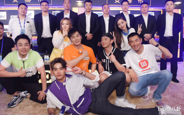 #奔跑吧兄弟#《跑男8》下期不再低调，节目组可谓是挖空心思，竟邀请了她