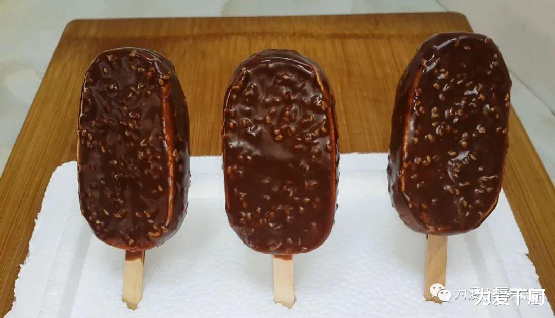 『雪糕』4个鸡蛋，1袋牛奶，冰箱里一放，做出特色雪花，吃过就念念不忘