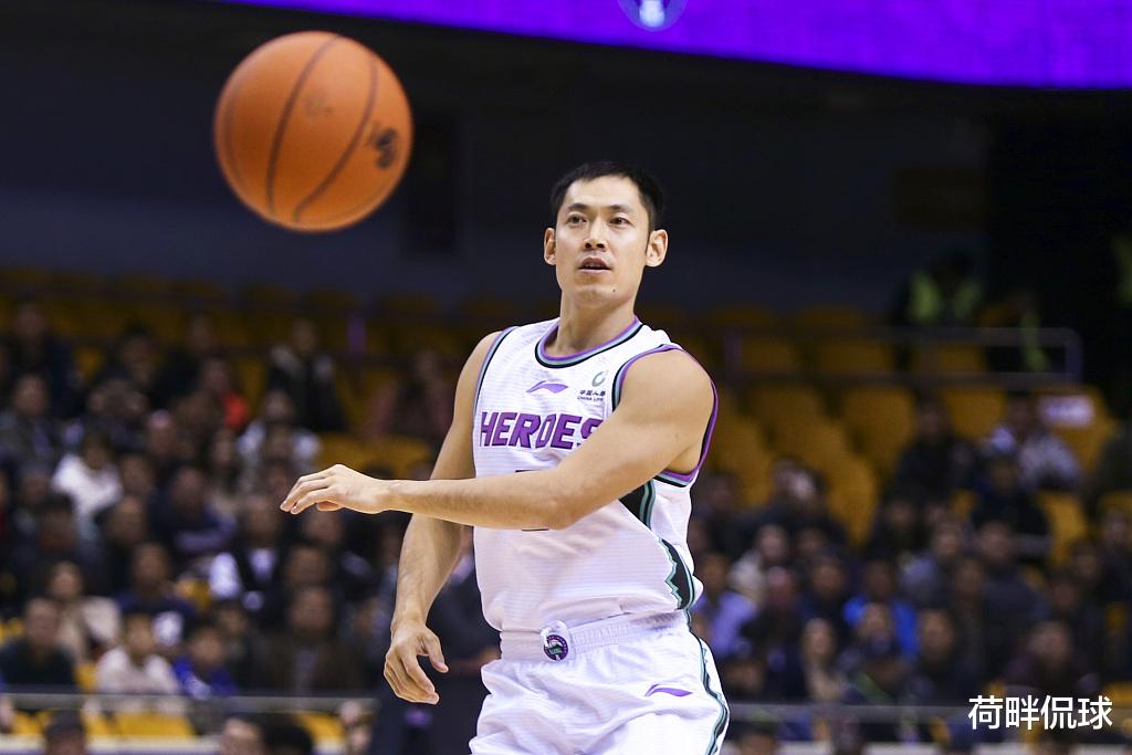 『张庆鹏』一日2消息！张庆鹏曝出退役计划，王哲林向丁彦雨航讨债2个亿！