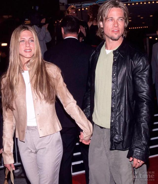 朴素丹@好莱坞剧本都不敢这么写，离婚15年之后，彼特和安妮斯顿要复婚