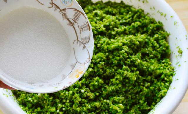 韭菜|这东西现在正当季，遇上别手软，一次多买点存起来，冬天吃特美味