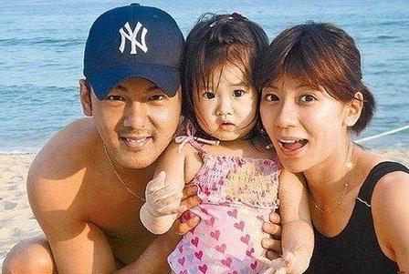 贾静雯▲2009年，贾静雯给黄磊发暧昧短信，黄磊：她和她老公脑子都有病