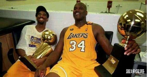 科比·布莱恩特|三连冠科比数据怎么样？三连科比有多少功劳? 球迷: 两人互报大腿