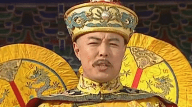 紫薇|还珠格格：注意看小燕子和紫薇祝寿时的衣服，地位差距一目了然