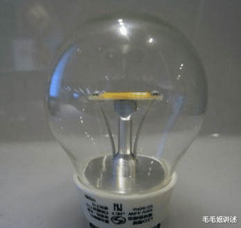 led灯@一只100 W的白炽灯和100 W的LED灯耗电量同等吗？