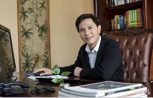 「西安」初中生工地搬砖打零工,靠“亏损千万”赚了370亿,成莆田首富