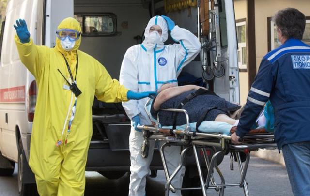 「西装」贴身工作人员确诊，特朗普将每天接受检测