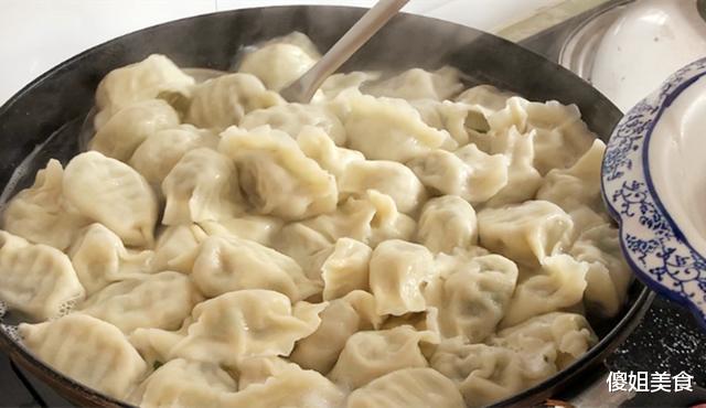 [馒头]拌饺子馅时，有人用热油，有人用冷油？这才是最正确做法，太香了