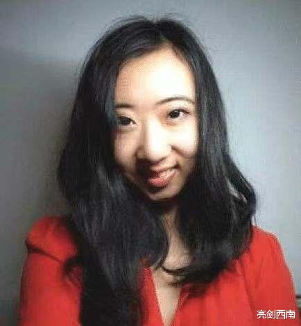 當初說美國空氣香甜的中國女孩，無情被美驅逐，如今在傢專職遛狗-圖2