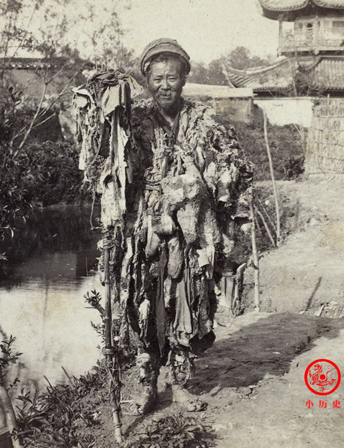 晚清|晚清老照片：“丐帮”帮主全身挂满垃圾，知州大人派头十足