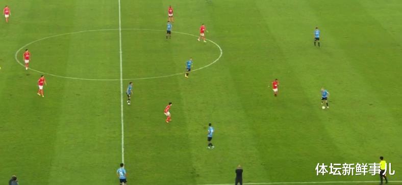 广州恒大|耻辱！广州恒大2-2大连人，董路曝内情，卡帅遭炮轰，谁注意艾克森举动