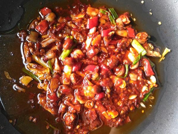 [鳊鱼]鱼刺卡在喉咙里，不要再喝醋了，1个小妙招，让鱼刺自己跑出来