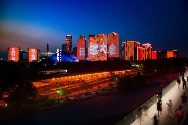 杭州日报|昨晚,钱塘江边这一幕火了!太惊艳