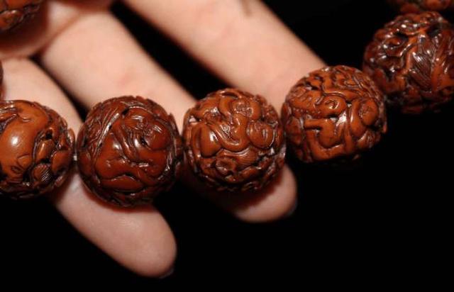 【文玩】别买这四种文玩, 戴出去伤身又丢人!