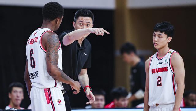 杜锋|战术鬼才杜锋！今天这换人比5上5下更狠把比赛当体能训练仍8连胜