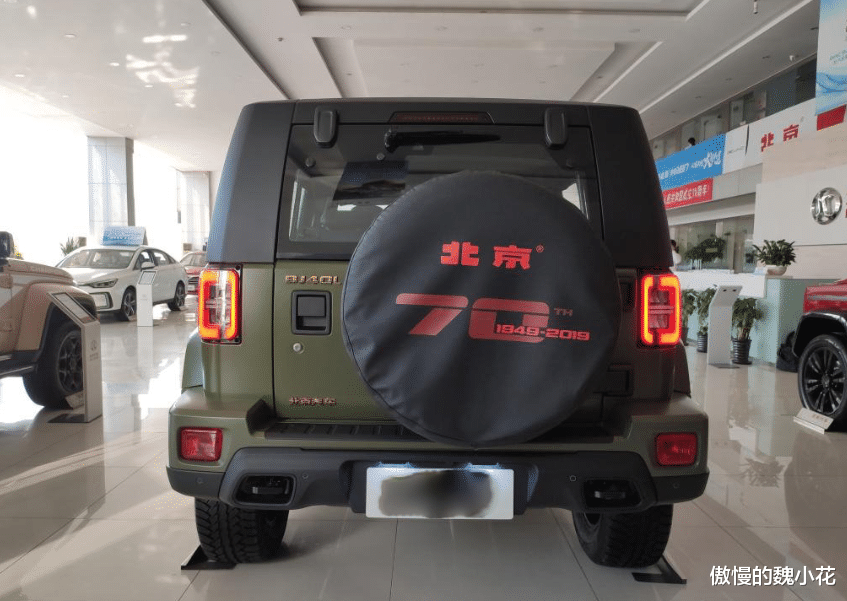 「奔驰」全新“北汽BJ40”70周年特别版到店，专属军绿色，内饰比肩奔驰！