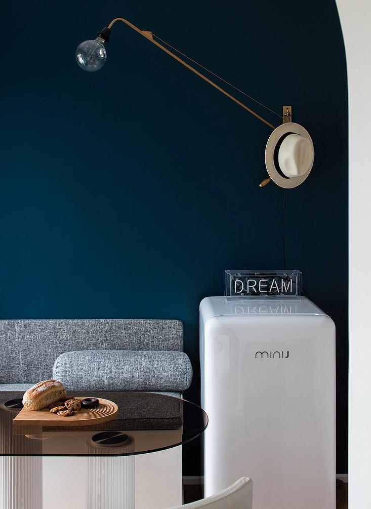 |她70㎡“去客厅化”之家,凭着书墙和庭院圈粉无数,网友:住不腻