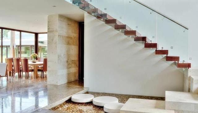 【】楼梯下面别再打储物柜了，又丑又笨没档次，有钱人家都这样装！