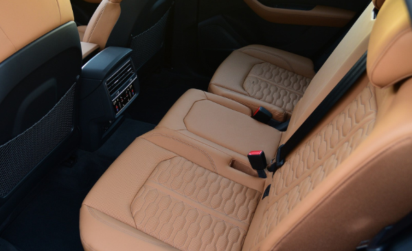 奥迪|百公里提速3.8秒,奥迪亮出最强“王牌”,一脚油门,甩宝马X6一条街