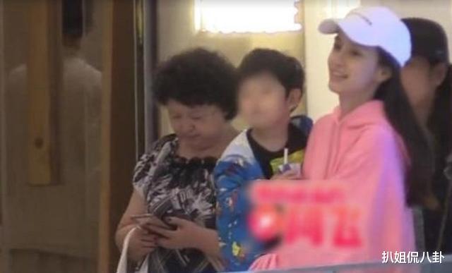 黄晓明|父亲节黄晓明Baby同框出镜好甜蜜,小海绵和爸爸简直长得一模一样