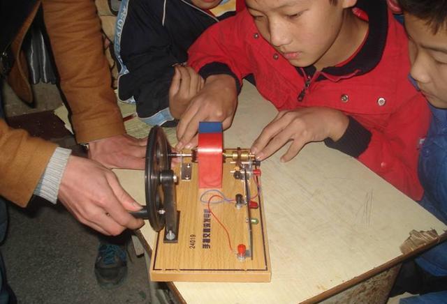 「对撞机」杨振宁的最后一战，宁愿得罪中科院，也要反对中国科技“大跃进”