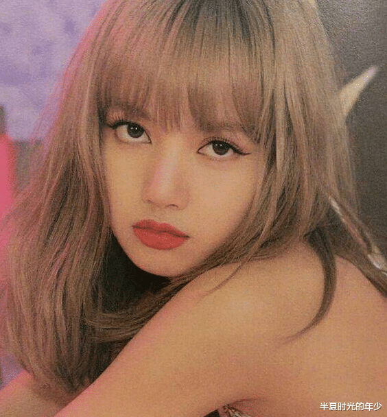 [lisa]Lisa为了更女生一直留长发，当她回归剪成短发后，粉丝炸锅了