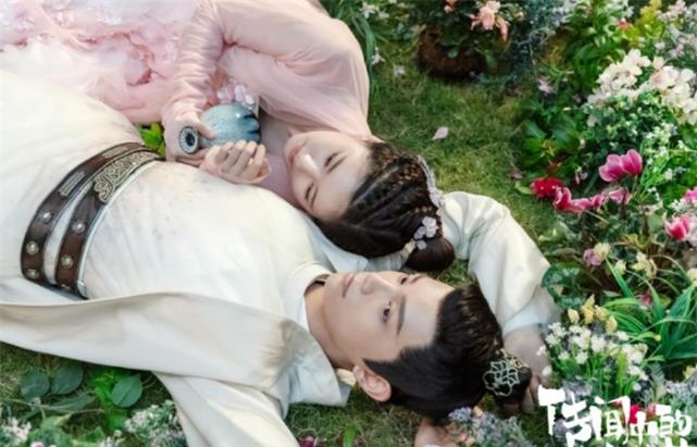 「楼下女友请签收」《三千鸦杀》刚播完不久，赵露思又一古装剧来袭，男主让人想舔屏