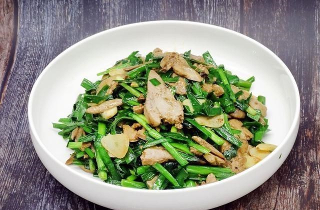 肝脏@鸡身上4个部位，是寄生虫“赡养地”，多数人爱不择口，让人担忧